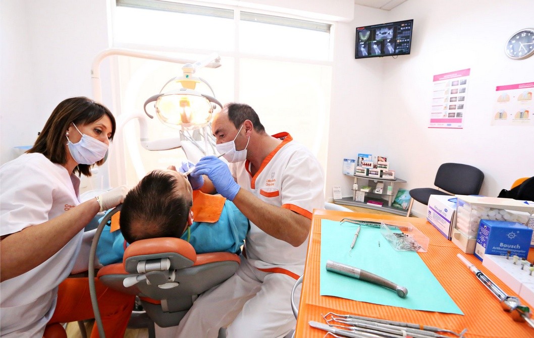 Cristina Martín Clínica Dental, especialistas en implantes para tener una boca sana y bonita Cristina Martín Clínica Dental, especialistas en implantes para tener una boca sana y bonita