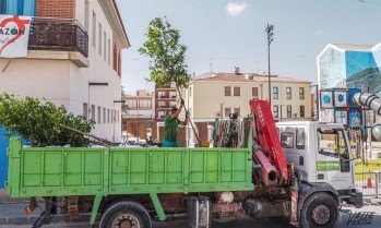 La Plaza de Arriba comienza a te&ntilde;irse de verde