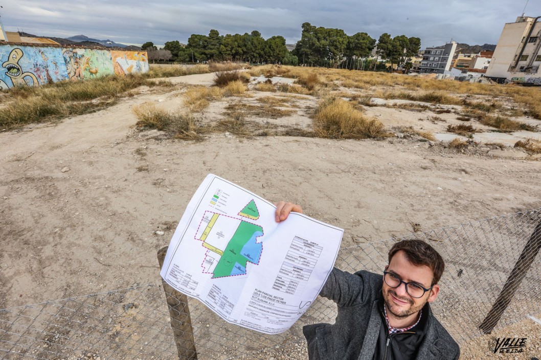 La urbanización del solar de Luvi de Petrer podría empezar este año La urbanización del solar de Luvi de Petrer podría empezar este año