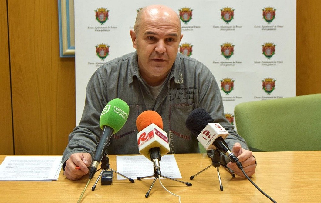 El concejal de Petrer Ramón Poveda denuncia una campaña de acoso por parte de la Policía Local El concejal de Petrer Ramón Poveda denuncia una campaña de acoso por parte de la Policía Local