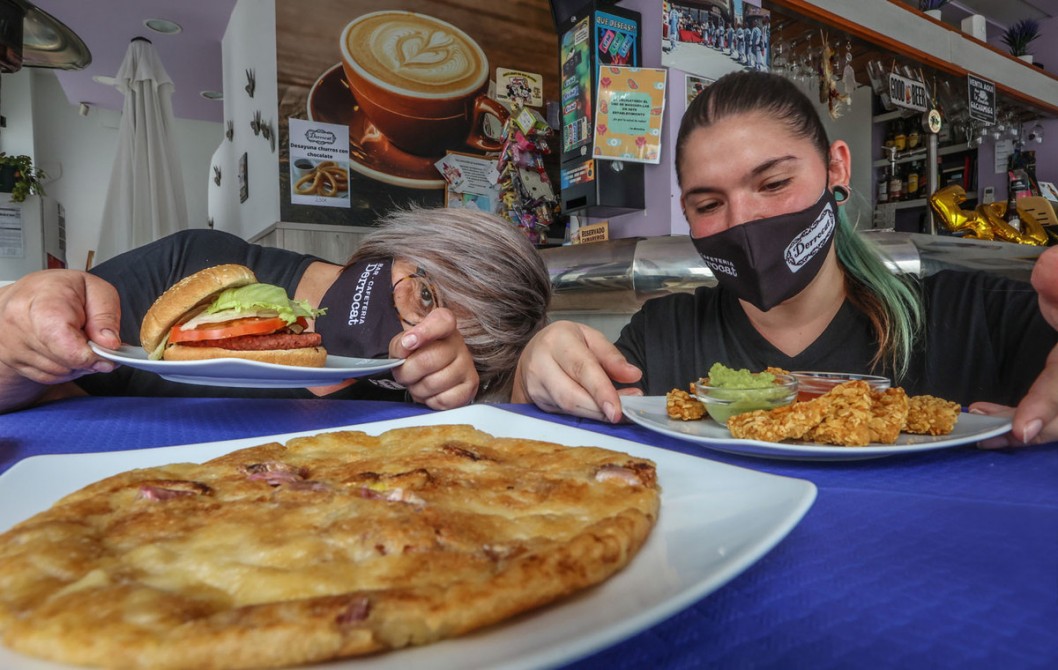 El Derrocat, buen ambiente y comida deliciosa en el corazón de Petrer El Derrocat, buen ambiente y comida deliciosa en el corazón de Petrer