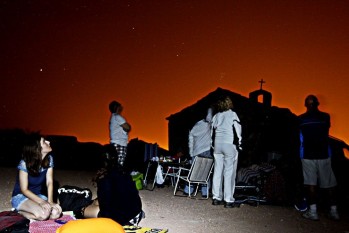 M&aacute;s de 150 personas se re&uacute;nen en el paraje de Las Ca&ntilde;adas para disfrutar de las estrellas