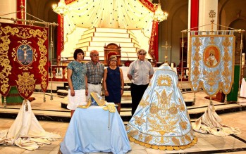 La Cofrad&iacute;a de los Santos Patronos presenta el nuevo manto de la Virgen de la Salud y los nuevos estandartes