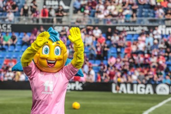 El Eldense gana sin mascota