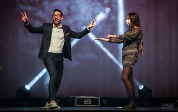 El petrerense Adri&aacute;n Carratal&aacute; sorprendi&oacute; con su magia en el Teatro Cervantes