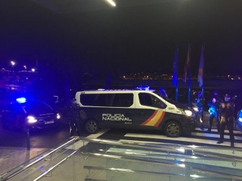 La Polic&iacute;a Nacional aplaude la labor del personal sanitario