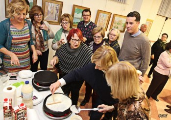 El grupo de conversaci&oacute;n de franc&eacute;s de Elda celebr&oacute; el d&iacute;a de la Candelaria con una degustaci&oacute;n de crepes