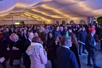 Elda volvi&oacute; a dar la bienvenida al 2023 en la Plaza Castelar
