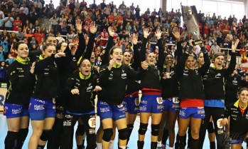 Las "guerreras" enamoran a m&aacute;s de 2.000 personas en su victoria del TIE