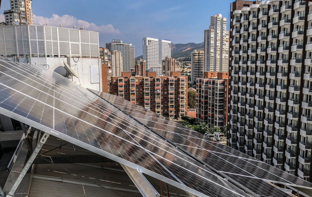 Autoconsumo y Eficiencia. Es el momento de la energía solar Autoconsumo y Eficiencia. Es el momento de la energía solar