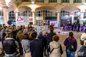 &ldquo;Que ser mujer no nos cueste la vida&rdquo;, Elda conmemora el 25N
