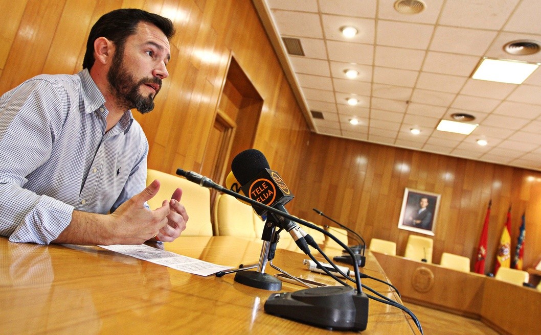 Se suspende un pleno porque la alcaldesa está de baja tras el intento de agresión Se suspende un pleno porque la alcaldesa está de baja tras el intento de agresión