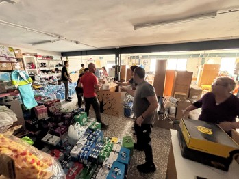 Fin de semana sin descanso del Grupo Abril para llevar kilos de alimentos a Valencia