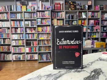 "Extremoduro de profundis" de Javier Men&eacute;ndez Flores