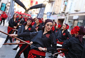 Los Contrabandistas seducen a Elda en la Entrada Cristiana