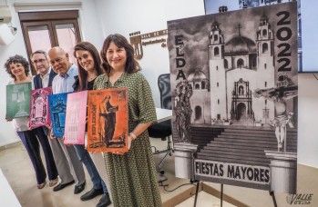 Manolo Guill realiza la portada de la revista de Fiestas Mayores
