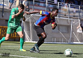 Un punto m&aacute;s para el Eldense en un alocado encuentro ante el Cornell&agrave; (4-4)