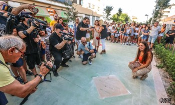 Paula Arcos y José Ignacio Prades destapan sus placas en el Paseo de los Olímpicos de Petrer