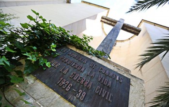 IU pide sustituir el nombre de calles de personajes del franquismo y quitar la Cruz de los Ca&iacute;dos de Elda