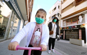 Las mascarillas dejar&aacute;n de ser obligatorias en exteriores a partir del 26 de junio
