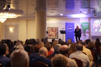 Contigo Elda presenta su candidatura en un acto protagonizado por la m&uacute;sica