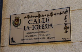 Restauran las placas cer&aacute;micas del casco hist&oacute;rico