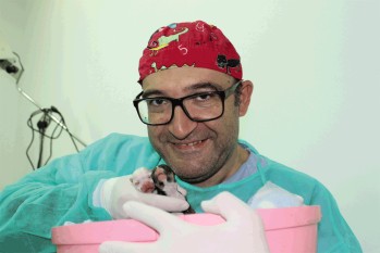 Juan  Pablo Matas, de la Cl&iacute;nica Veterinaria Manj&oacute;n: "Las mascotas son un miembro m&aacute;s de la familia"