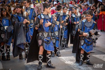 El Desfile Infantil de Elda reafirma el futuro de los Moros y Cristianos en su 50 aniversario