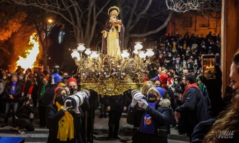 La hoguera de San Ant&oacute;n calent&oacute; los corazones festeros&nbsp;