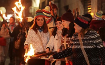  Velas en los balcones para el d&iacute;a de Reyes