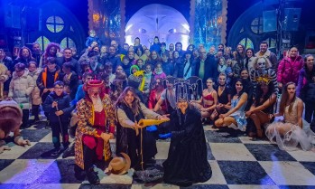 Graziella Gal&aacute;n, Medalla de Oro al M&eacute;rito de Bellas Artes, dona unas botas al Museo del Calzado