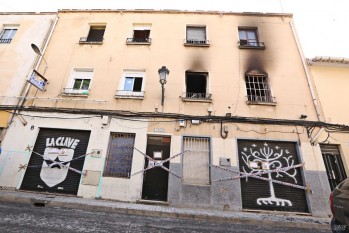 Un incendio calcina una vivienda en la calle Barber&aacute;n y Collar de Elda