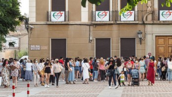 M&aacute;s de 100 personas se concentran en Elda contra la violencia machista