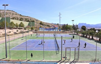 Reabren las pistas de tenis y p&aacute;del de San Crisp&iacute;n con restricciones