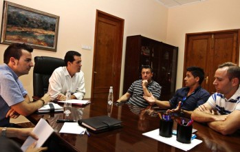 Rub&eacute;n Alfaro se re&uacute;ne con la directiva del CD Eldense para conocer la situaci&oacute;n del equipo