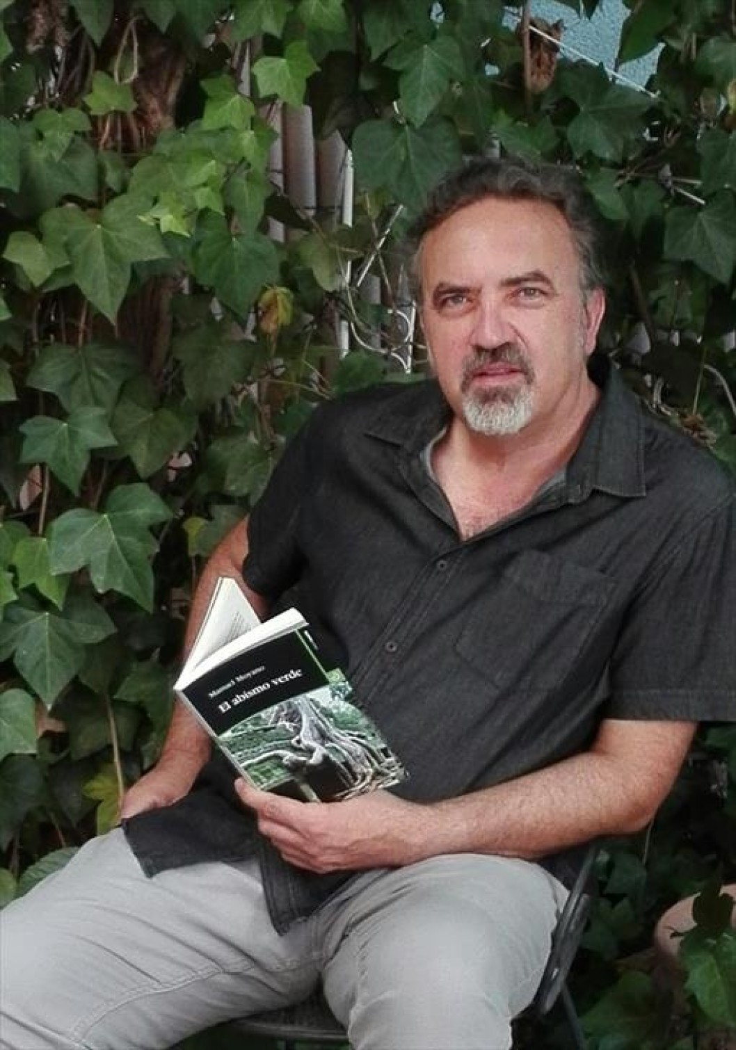 Notario de lo mágico; archivero de lo extraño Notario de lo mágico; archivero de lo extraño