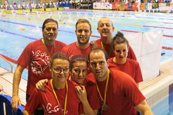 Los nadadores Marina Navarro y &Aacute;lex Hern&aacute;ndez del CEE obtienen tres medallas en el Campeonato de Espa&ntilde;a M&aacute;ster