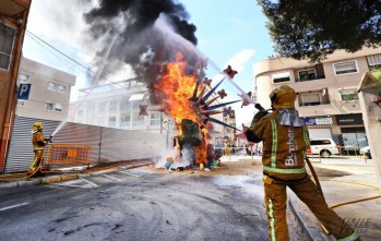 El fuego culmina el Medio A&ntilde;o Fallero