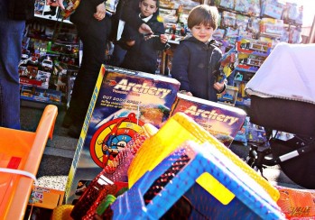 Miles de personas visitan la feria de la Pur&iacute;sima