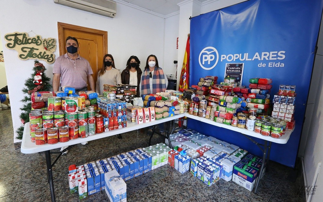Los eldenses donan 618 kg de alimentos al PP para Cáritas Los eldenses donan 618 kg de alimentos al PP para Cáritas