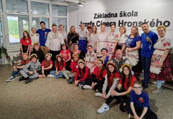Alumnos del CEIP Reyes Cat&oacute;licos de Petrer viajan a Eslovaquia con el programa Erasmus+