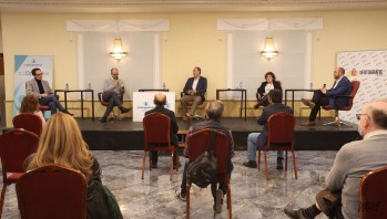 La exposici&oacute;n "Un paseo que nos une" retoma la idea de una colaboraci&oacute;n real con Petrer