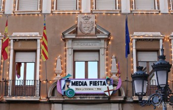 El Ayuntamiento de Elda se engalana para la Media Fiesta