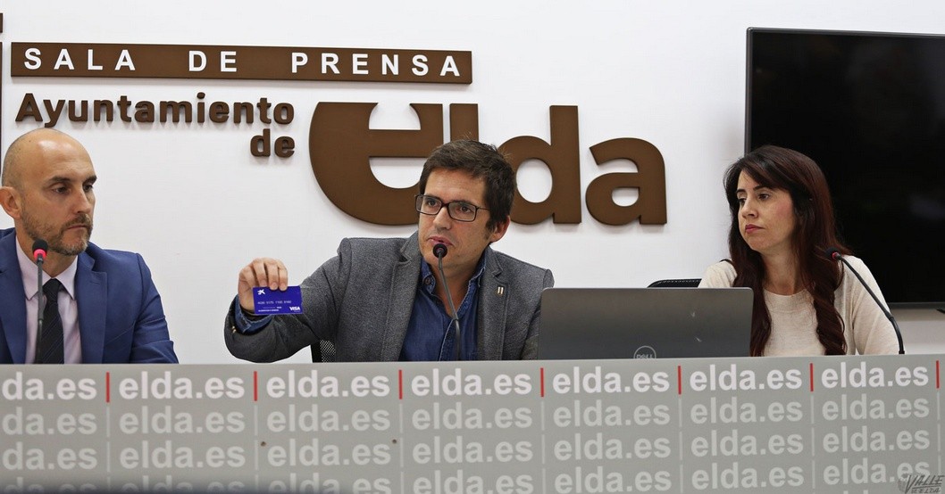 Once familias se beneficiarán en Elda de las nuevas tarjetas solidarias de Cáritas Diocesanas Once familias se beneficiarán en Elda de las nuevas tarjetas solidarias de Cáritas Diocesanas