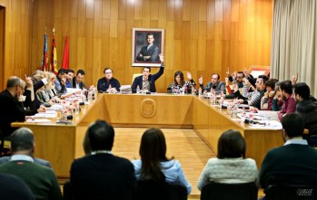 El pleno aplaza la decisi&oacute;n del futuro del Mercado Central y apuesta por potenciar el alquiler de viviendas privadas