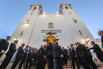 Elda demostr&oacute; su devoci&oacute;n por el Cristo del Buen Suceso