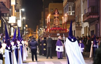 Jes&uacute;s de Medinaceli procesion&oacute; arropado por cientos de fieles en Elda