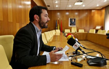 El PP pide al equipo de gobierno que invierta el remanente "en Elda y no en pagar m&aacute;s deuda"