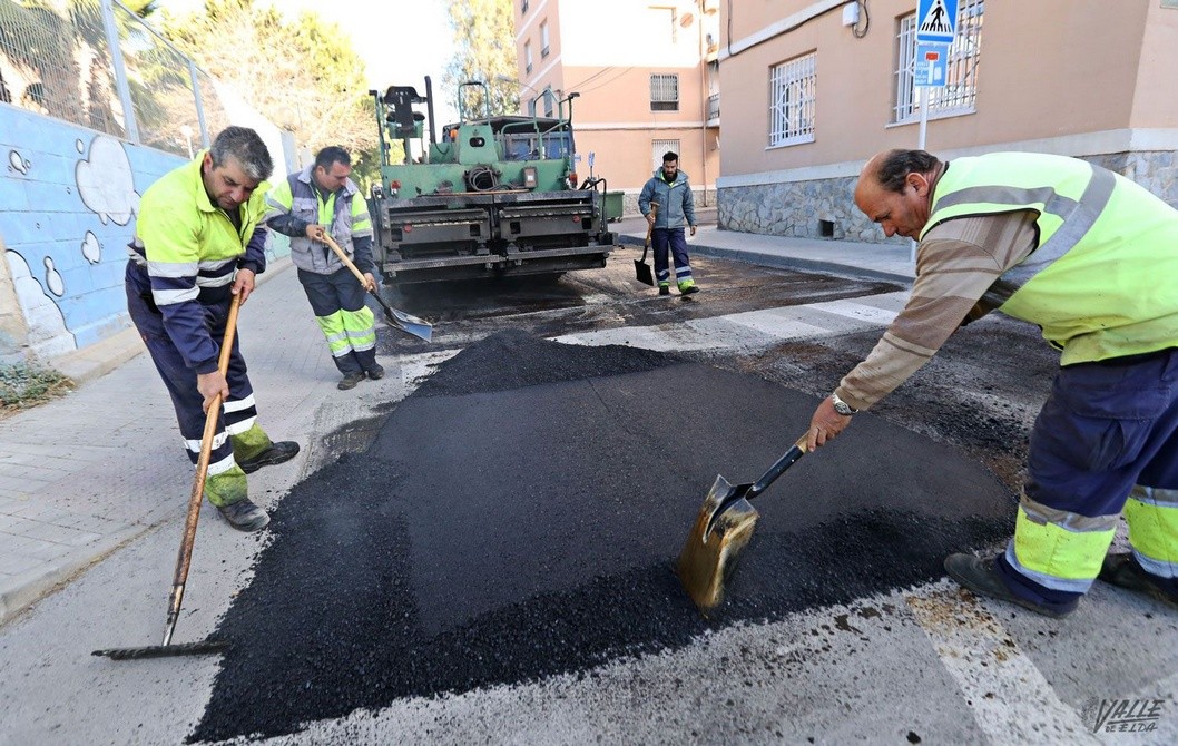 Elda reasfaltará las calles más deterioradas con un presupuesto de 280.000 euros a cargo de la Diputación Elda reasfaltará las calles más deterioradas con un presupuesto de 280.000 euros a cargo de la Diputación