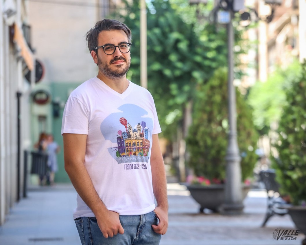 Sergio Massó, diseñador de la camiseta para correr la traca: “Buscaba resumir lo que significan estos días para mí” Sergio Massó, diseñador de la camiseta para correr la traca: “Buscaba resumir lo que significan estos días para mí”